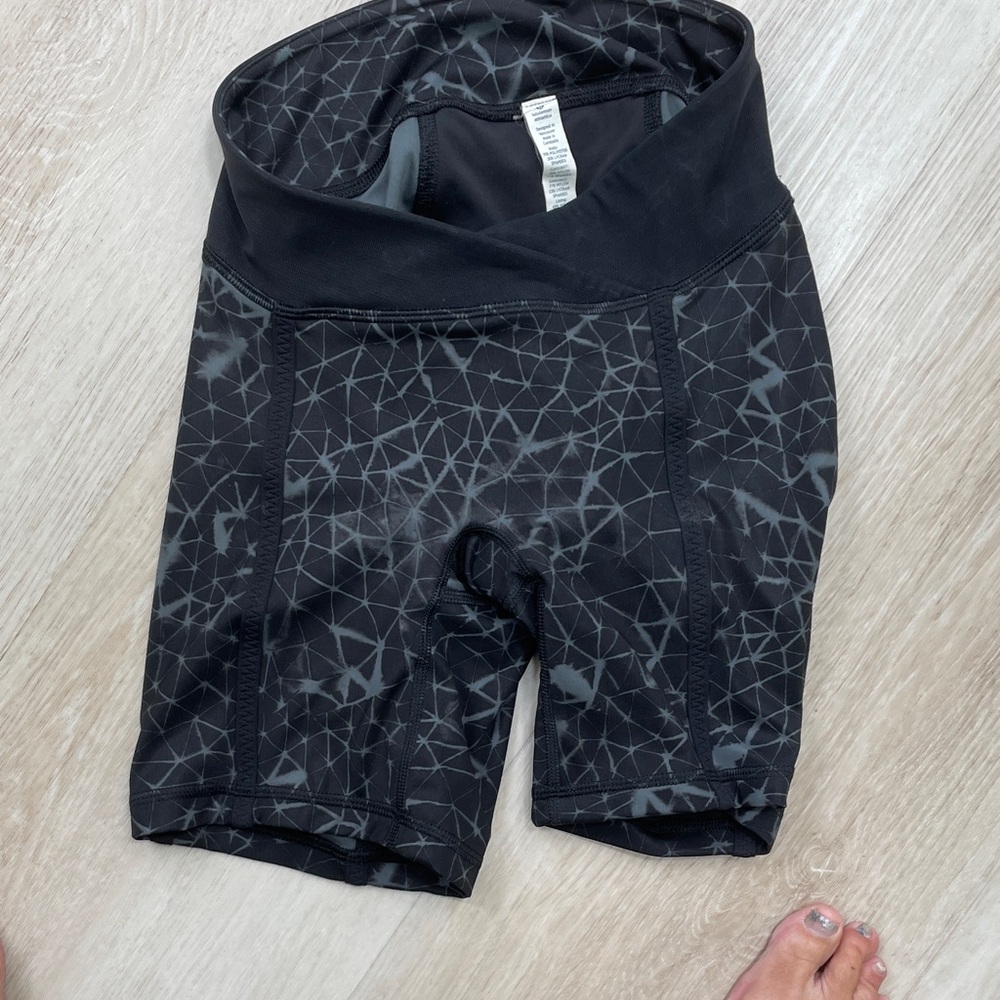 Lululemon Black Patterned Women’s cycle Shorts